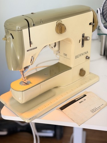 Bernina 700 electric sewing - 700,