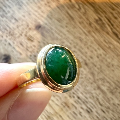 Green jade 18ct gold - gold, oval