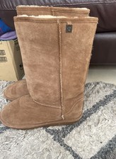 Bearpaw SHEEPSKIN BOOTS SIZE 8