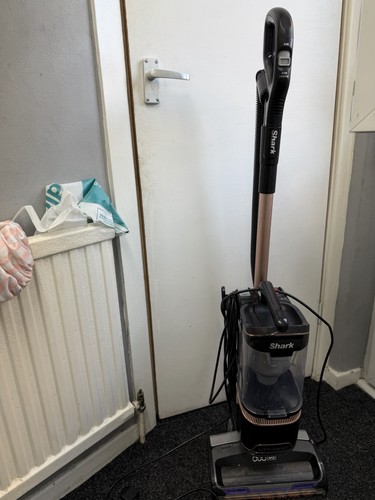 Shark lift away upright vacuum - shark,
