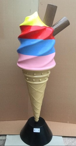 Ice cream cone - ice, display