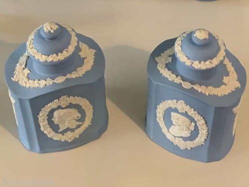 Wedgewood jasperware pair - wedgewood, of