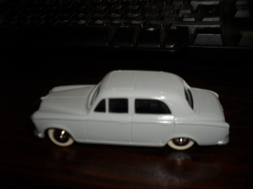 Dinky toys repro berline - toys,