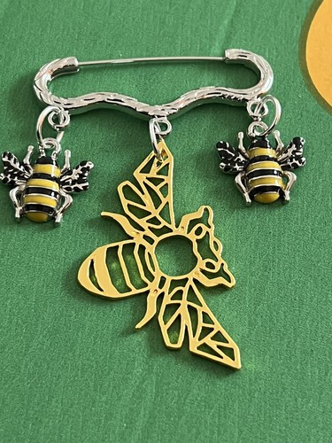 Bumblebee bee charm - charm, brooch
