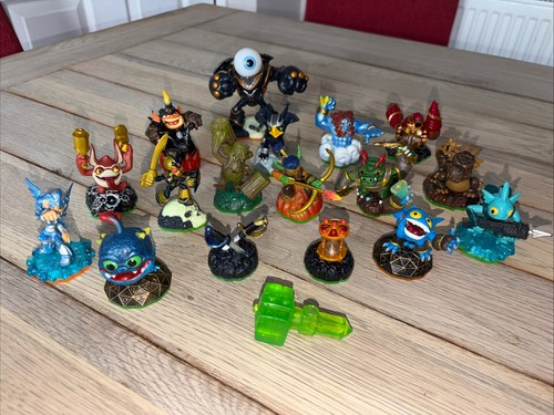 Skylander figure bundle - figure,