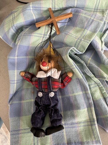Vintage string puppet inches - string,