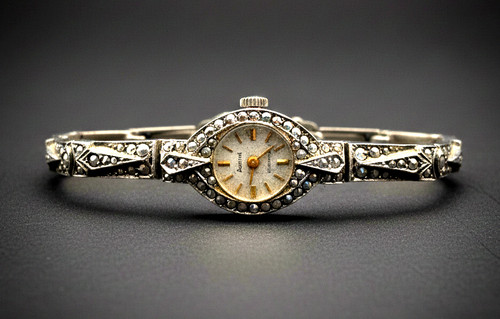 Vintage watch silver accurist - vintage,