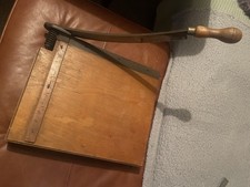 Paper cutting guillotine