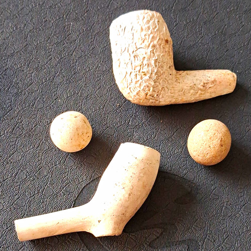 Vintage clay tobacco pipe - clay,