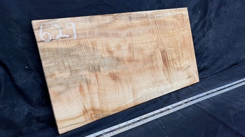 Rippled sycamore tone wood