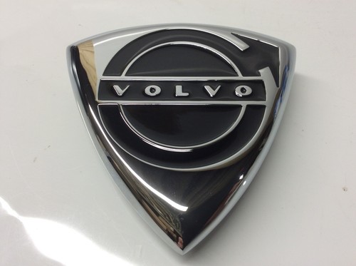 Volvo p1800 front medallion - front,