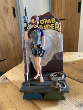 Tomb Raider Lara Croft in wet