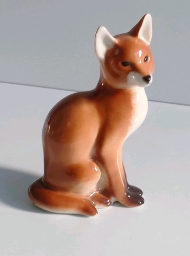 Lomonosov porcelain seated - porcelain, red