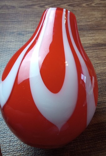 Red white hand - red, blown
