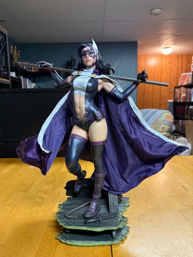 Sideshow collectibles huntress - collectibles,