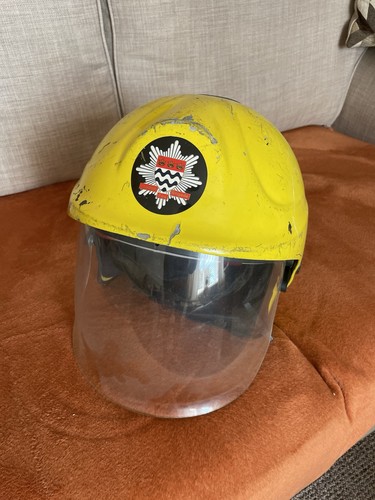 Cromwell fire helmet - cromwell, x