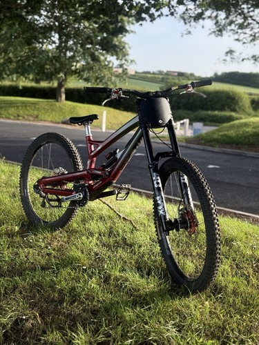 Tues pro edition downhill - yt,