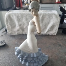 NAO Lladro Figurine #418