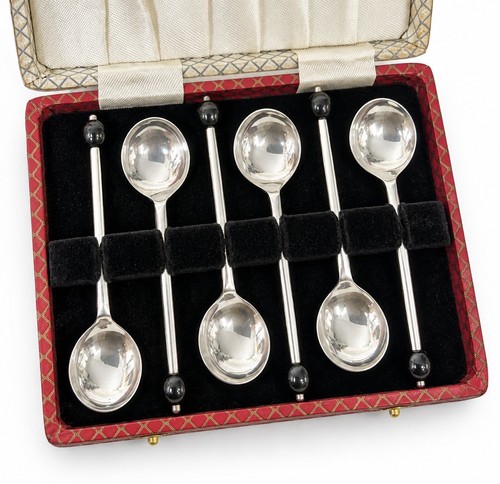 Vintage cased set x - of, art
