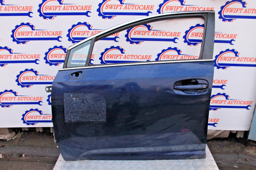Toyota avensis front - front, passenger