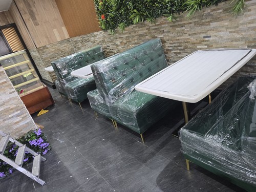 Restaurant booth seating - restaurant,