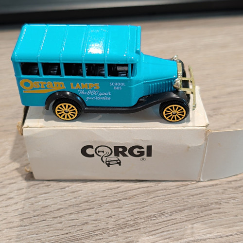 Corgi diecast school - school, model