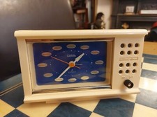 Vintage 1960s Coral 2 Jewells