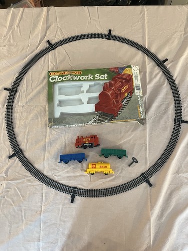 Hornby r776 clockwork train - hornby,
