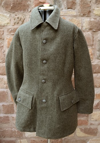 New vintage 100 - 100%, wool