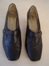 LADIES EQUITY GENUINE LEATHER