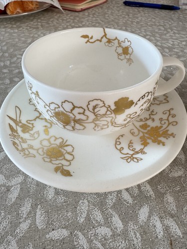 Wedgwood plato gold - wedgwood, china