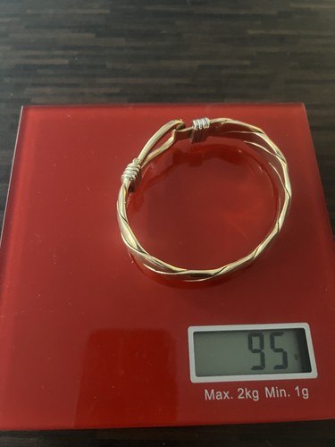 9ct gold bracelet - ,, &