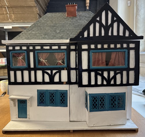 Large vintage wooden tudor - vintage,