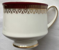 ROYAL ALBERT PARAGON ‘HOLYROOD’ BONE CHINA TEA CUP