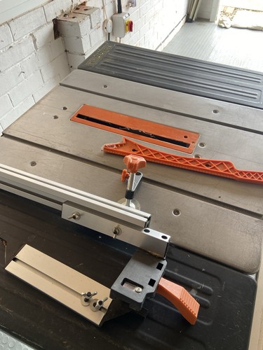 Bench saw 240v - bench,
