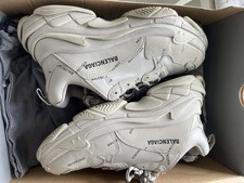 Balenciaga Triple S UK7