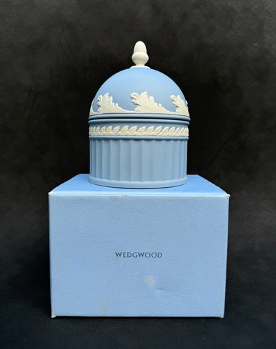 Rare wedgwood blue - rare,