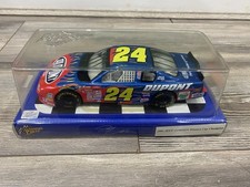 Jeff Gordon #24 DuPont 1:24 Model 2001 Winners Circle NASCAR.