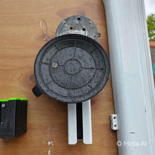 White van wall holder - white,
