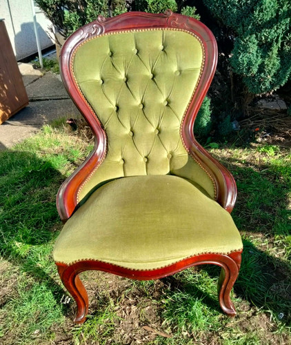 Vintage green fabric button