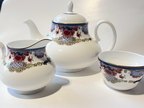 Vintage royal doulton - royal, canadian