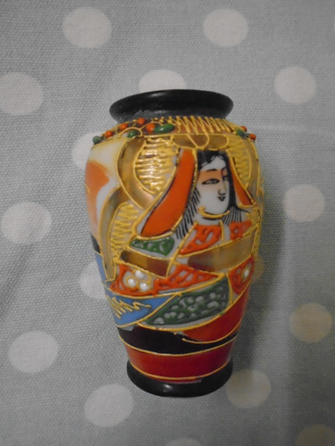 Vintage satsuma moriage vase - satsuma,
