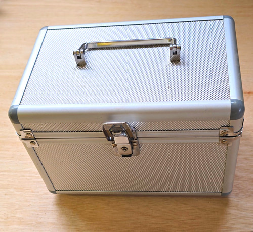 Silver aluminium makeup vanity - silver,