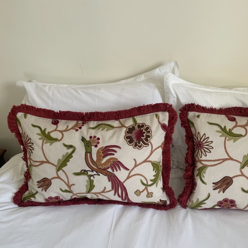 Crewel hand embroidered - hand,