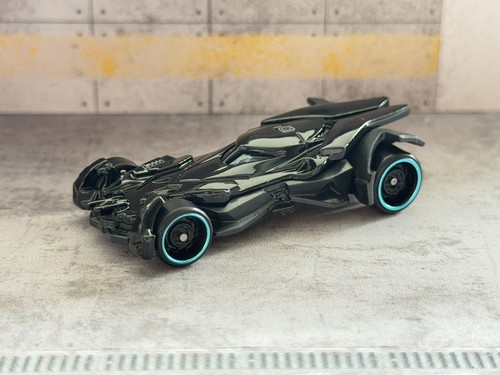 Hot wheels batman batmobile - batman,