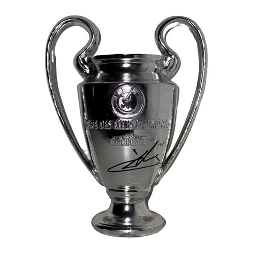Iker casillas signed 16cm - signed,