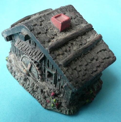 Miniature model water wheel - -,