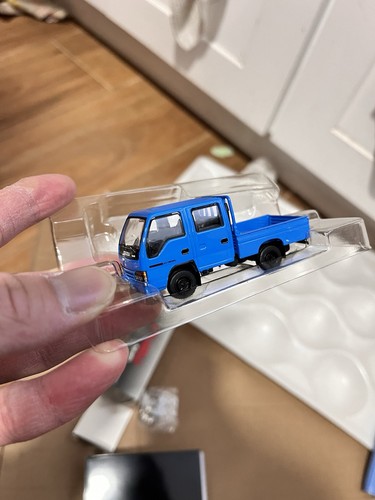 Scale isuzu nhr lhd blue - 1:64,