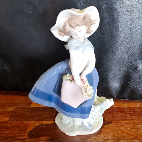 Lladro pretty pickings - pretty,