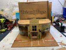 TRI ANG.TRIANG.MINIC.RARE.CAR GARAGE.SERVICE STATION.ORIGINAL 1950s.MINIC TOYs